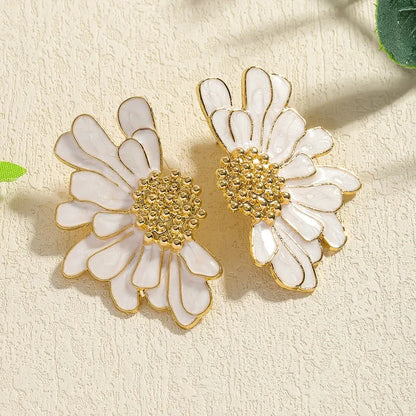 SLYQÉ Daisy Glow Studs