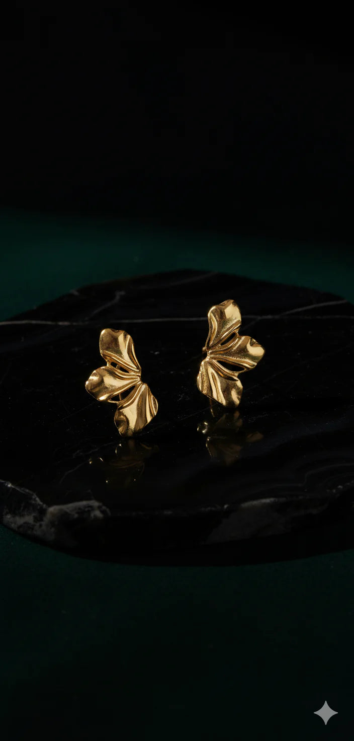 SLYQÉ Golden Bloom Earrings