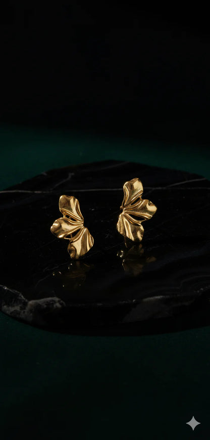 SLYQÉ Golden Bloom Earrings